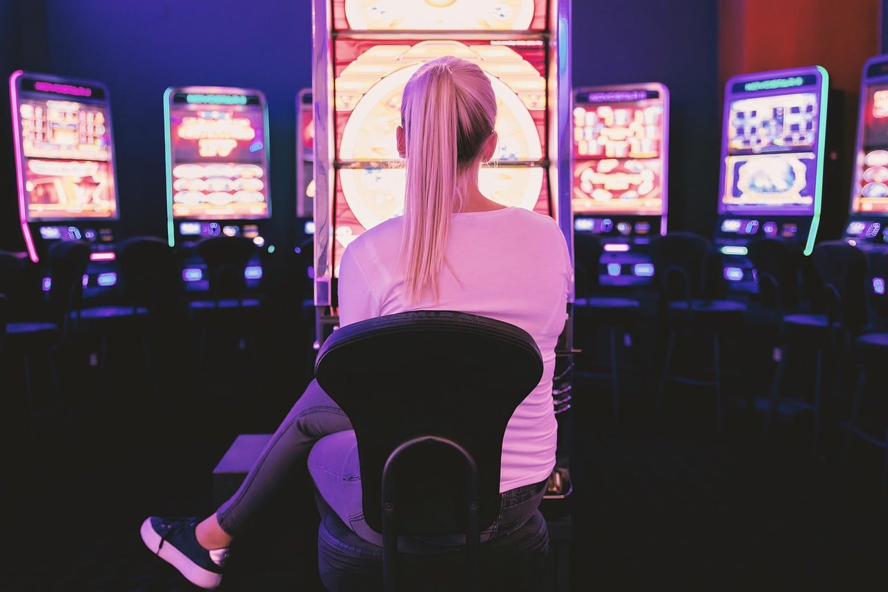 PKLUK mobile interface showing sports betting options and casino games on smartphone